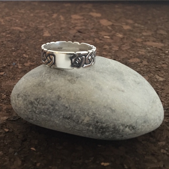 Celtic Ring in Sterling Silver - Nickel Free - Size 9 1/2 NWOT 💥LAST ONE💥 - Picture 4 of 4